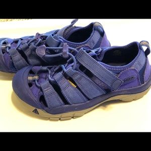 Boys Keen blue sandals